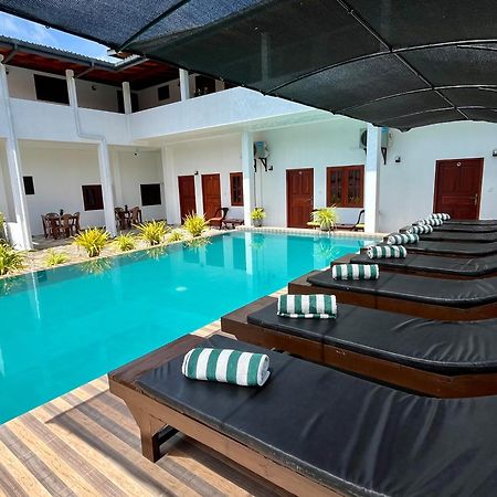 Sundowners Guesthouse Hikkaduwa Extérieur photo