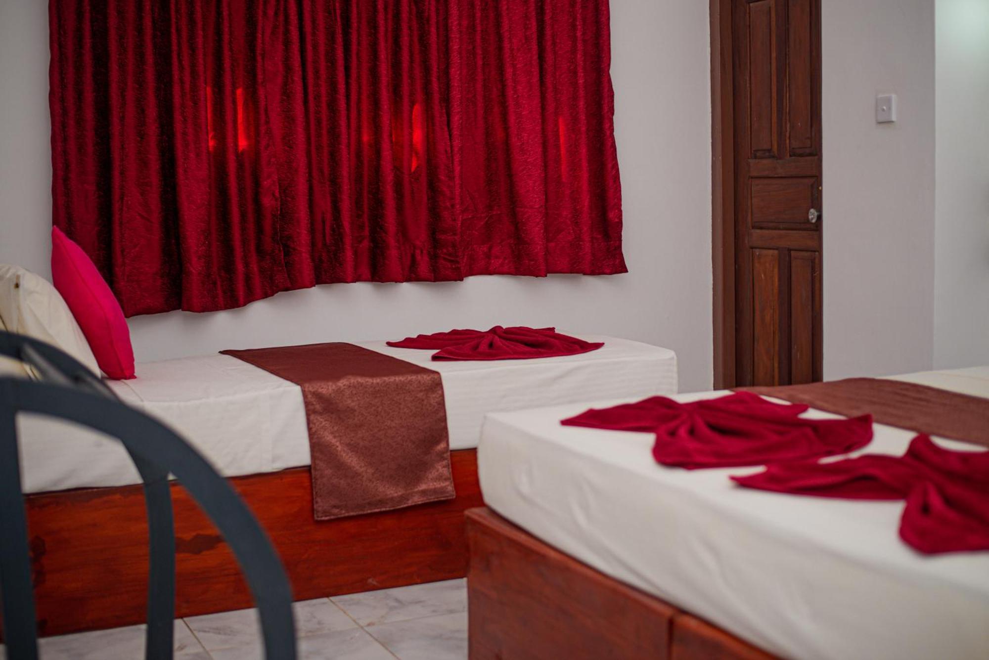 Sundowners Guesthouse Hikkaduwa Chambre photo