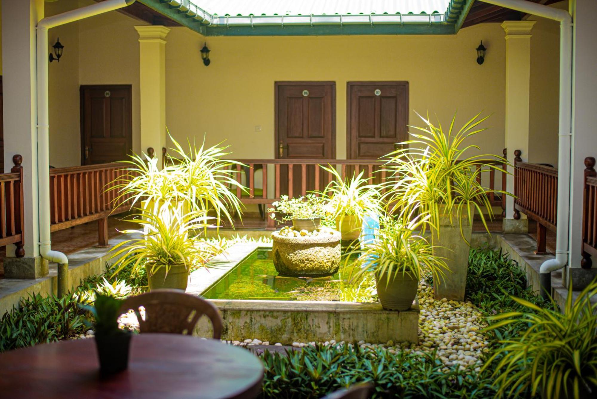 Sundowners Guesthouse Hikkaduwa Extérieur photo