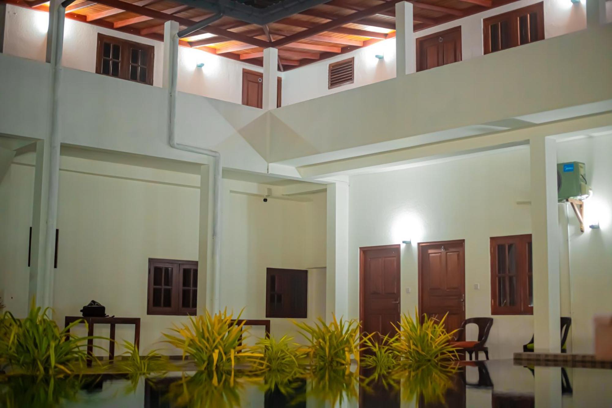 Sundowners Guesthouse Hikkaduwa Extérieur photo