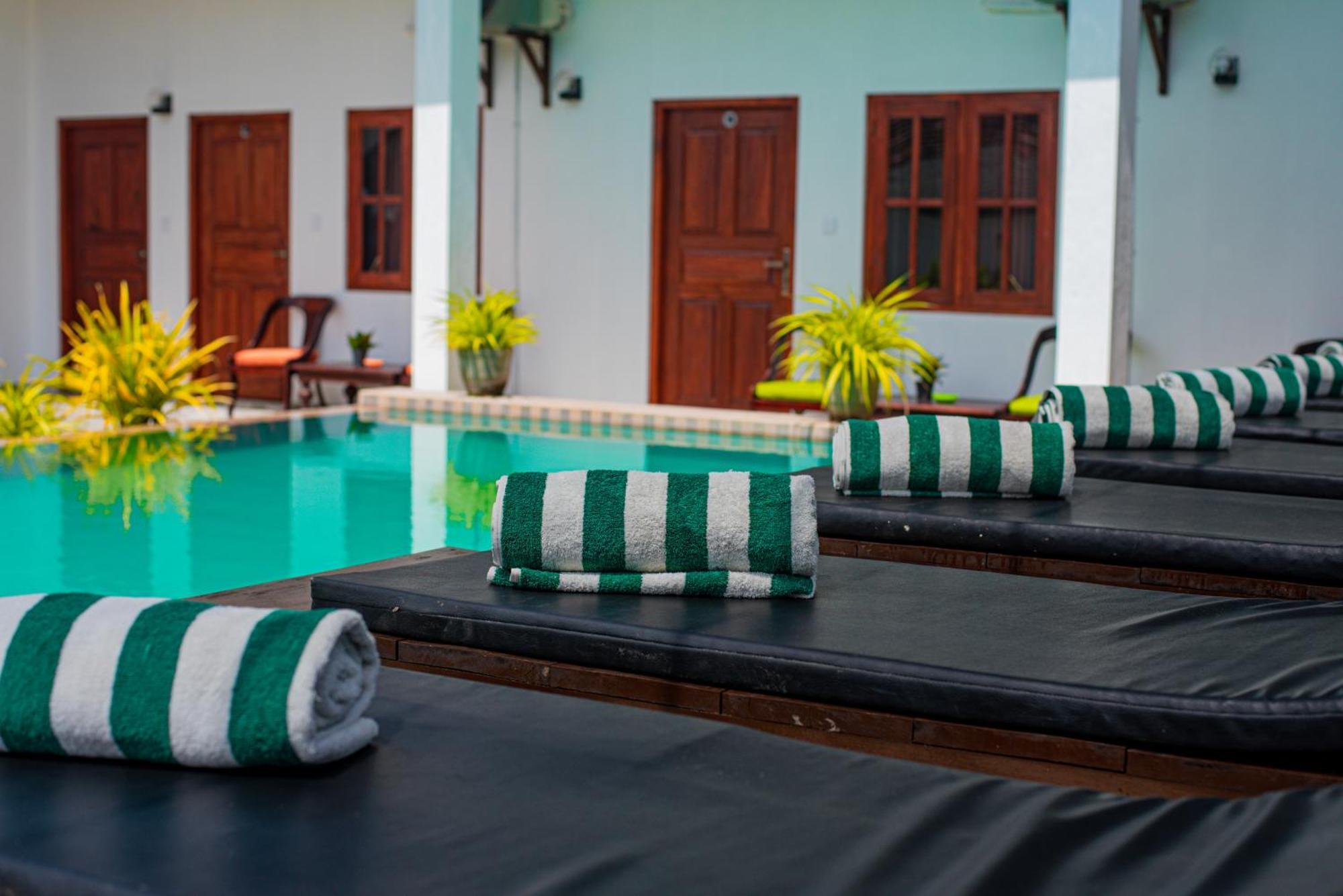 Sundowners Guesthouse Hikkaduwa Extérieur photo
