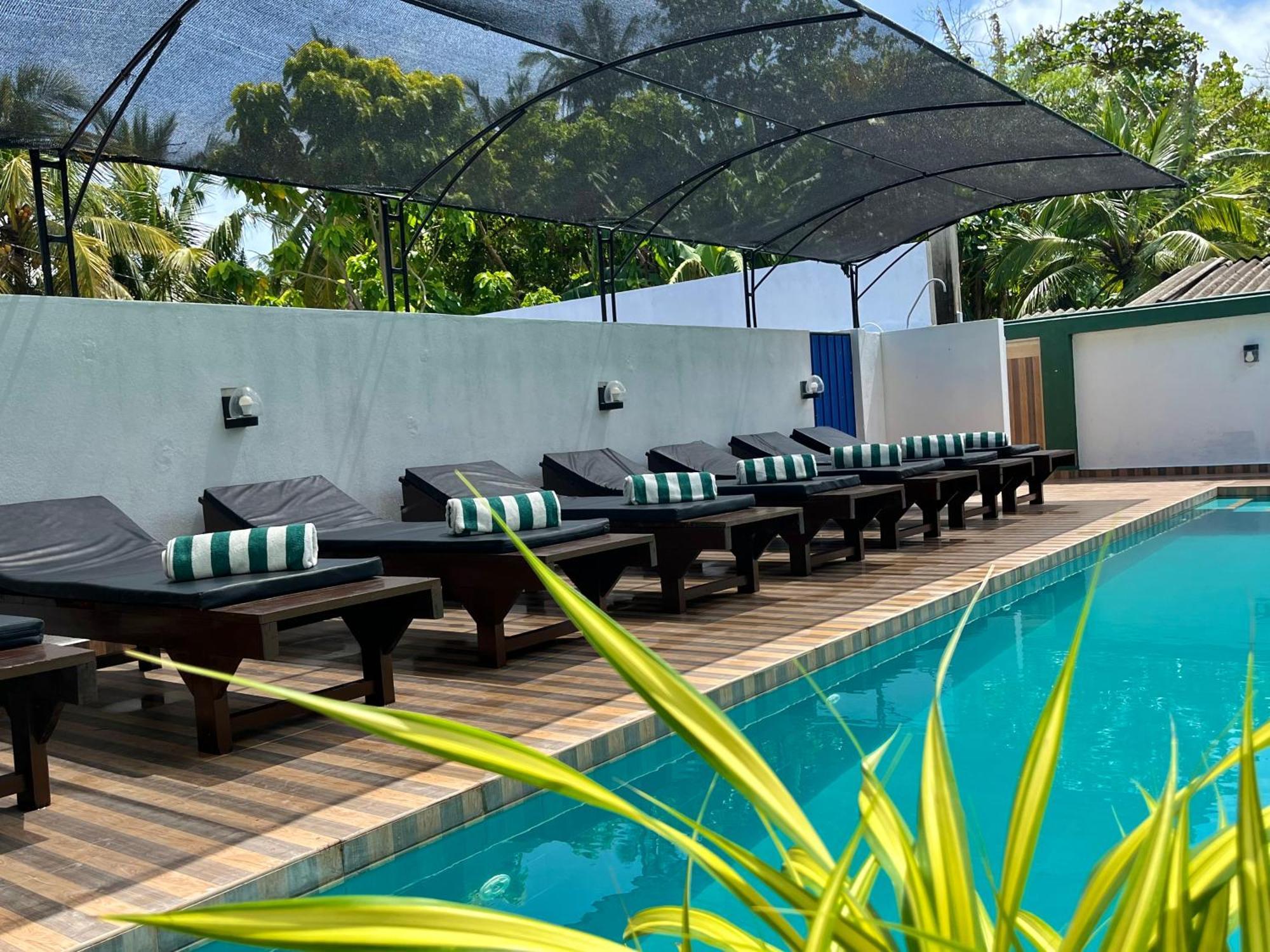 Sundowners Guesthouse Hikkaduwa Extérieur photo