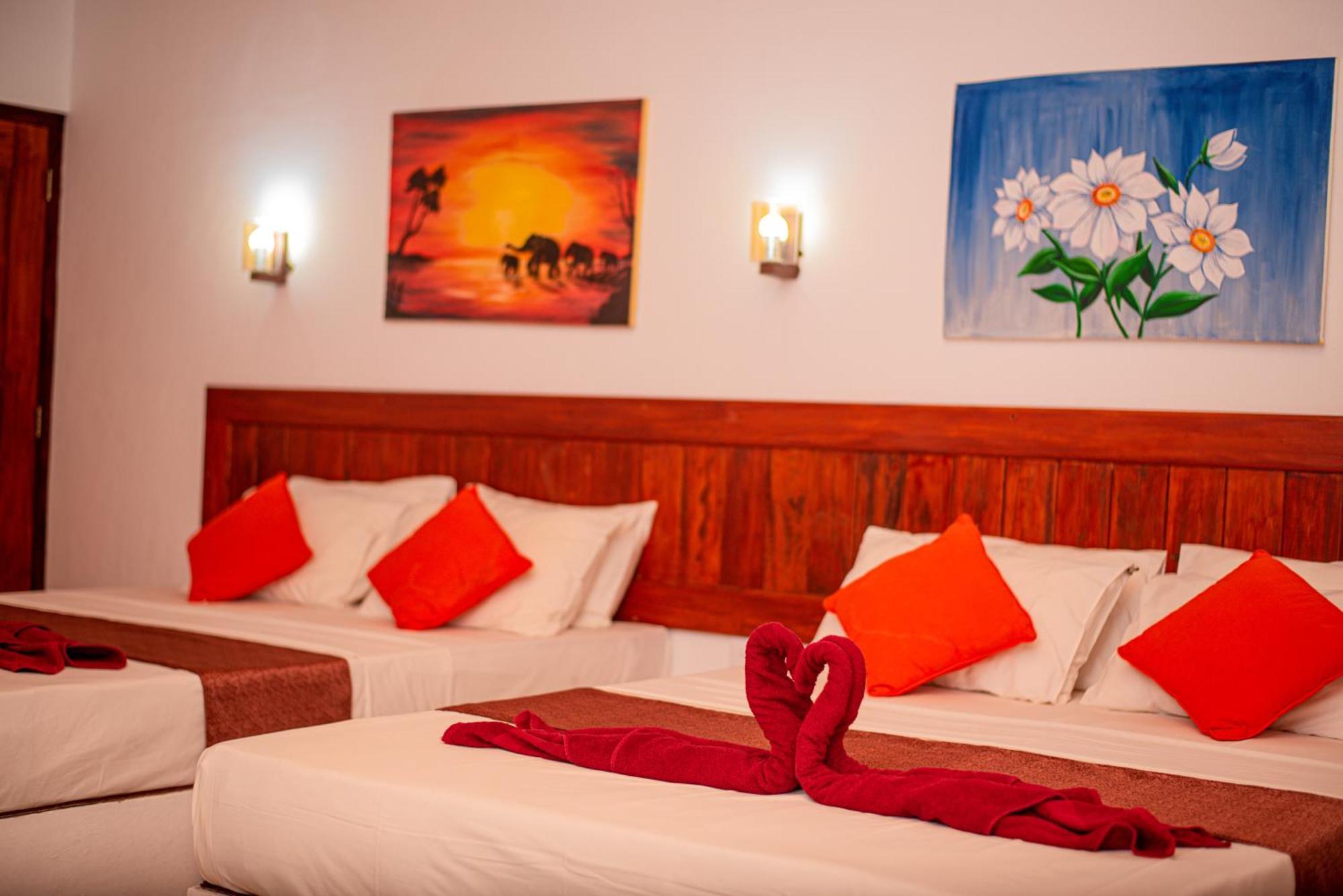 Sundowners Guesthouse Hikkaduwa Extérieur photo