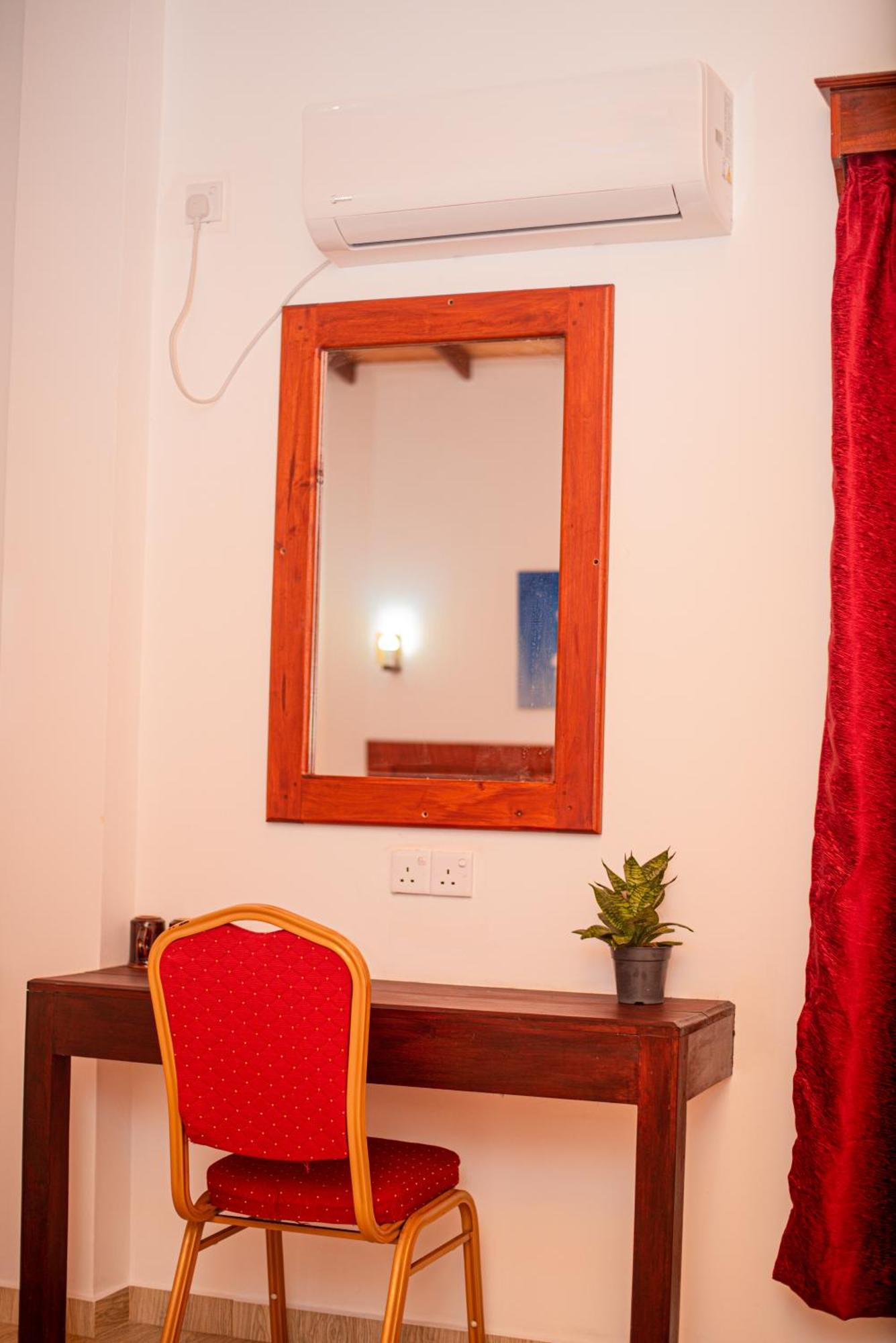 Sundowners Guesthouse Hikkaduwa Extérieur photo